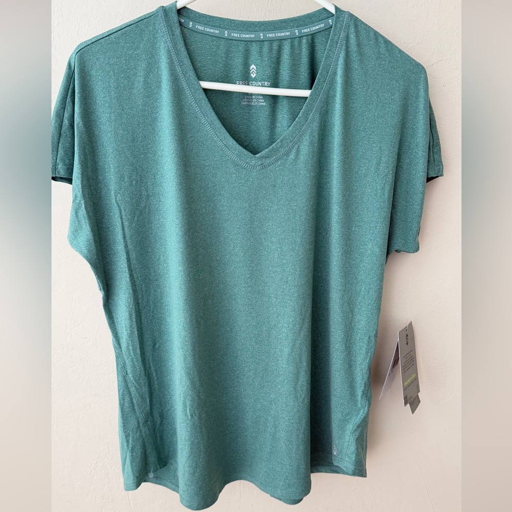 NWT Women’s Free Country Tee with Cap Sleeves Wavy Hem Line Sz L